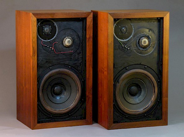 custom bookshelf speakers